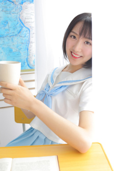 25岁的女高中生